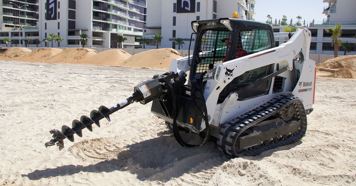 Bobcat гусеничный. Мини-погрузчик Bobcat t590. Погрузчик Bobcat t770. Бобкэт гусеничный. Гусеничный мини погрузчик Доосан.