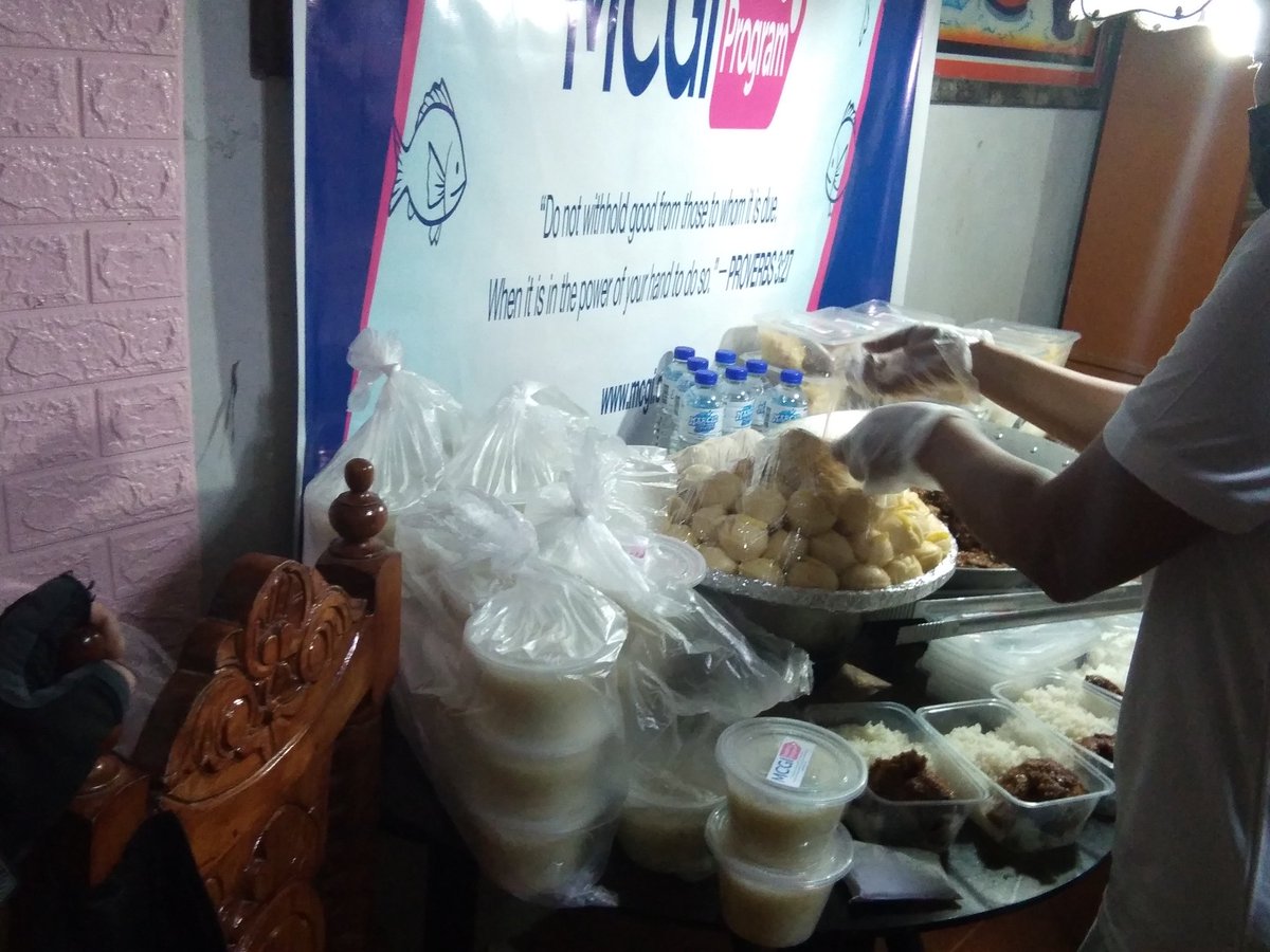 MartRay_13's tweet photo. Yung makasama ka sa gawain na makapagpakain para sa mga walang anuman ang sarap sa pakiramdam. Salamat sa Dios sa pagkakataon

#MCGIFeedingProgram 
#MCGICares https://t.co/FkGjyMmk84