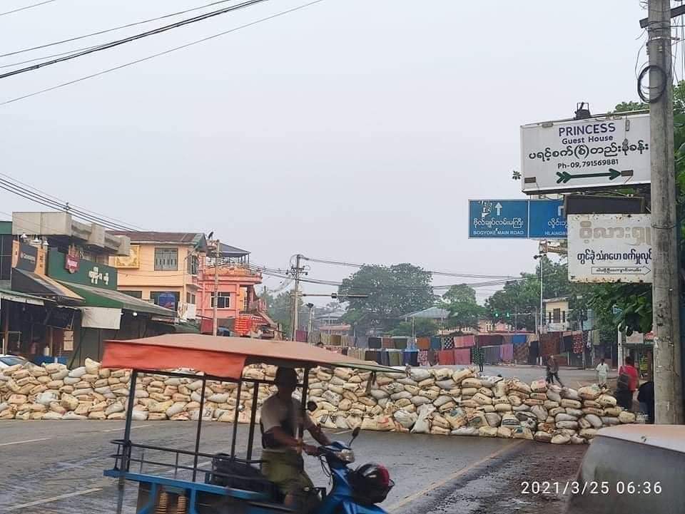 Regime Troops Open Fire on Protesters in Karen State

March 25, 2021

At least one person was wounded when regime forces opened fire on anti-regime protesters in Karen State’s capital, Hpa-an, on Thursday morning. (Photo: CJ)

#WhatsHappeningInMyanmar