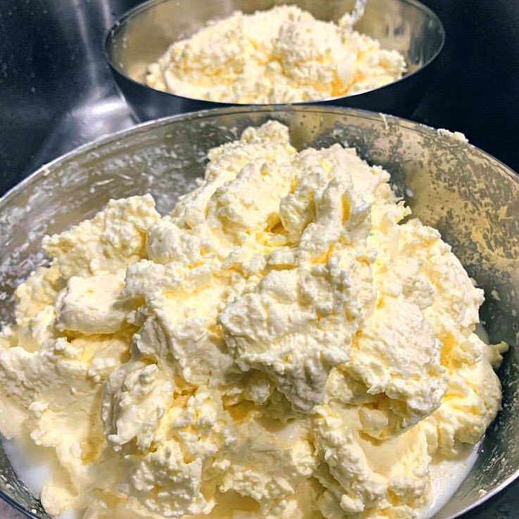 Buttered_sa's tweet photo. Our butter is obtained from pasteurized cream that is made from  pure cows milk in a continuous churning and kneading process with no added preservatives.

We then flavor it with quality locally produced ingredients..

.#BlackOwnedBusiness #Level2 #buttered #mohale https://t.co/xCGvZveQd9