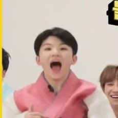 newoozidan's tweet photo. for hoshi, woozi is.. 😭 https://t.co/jssi12er8Z