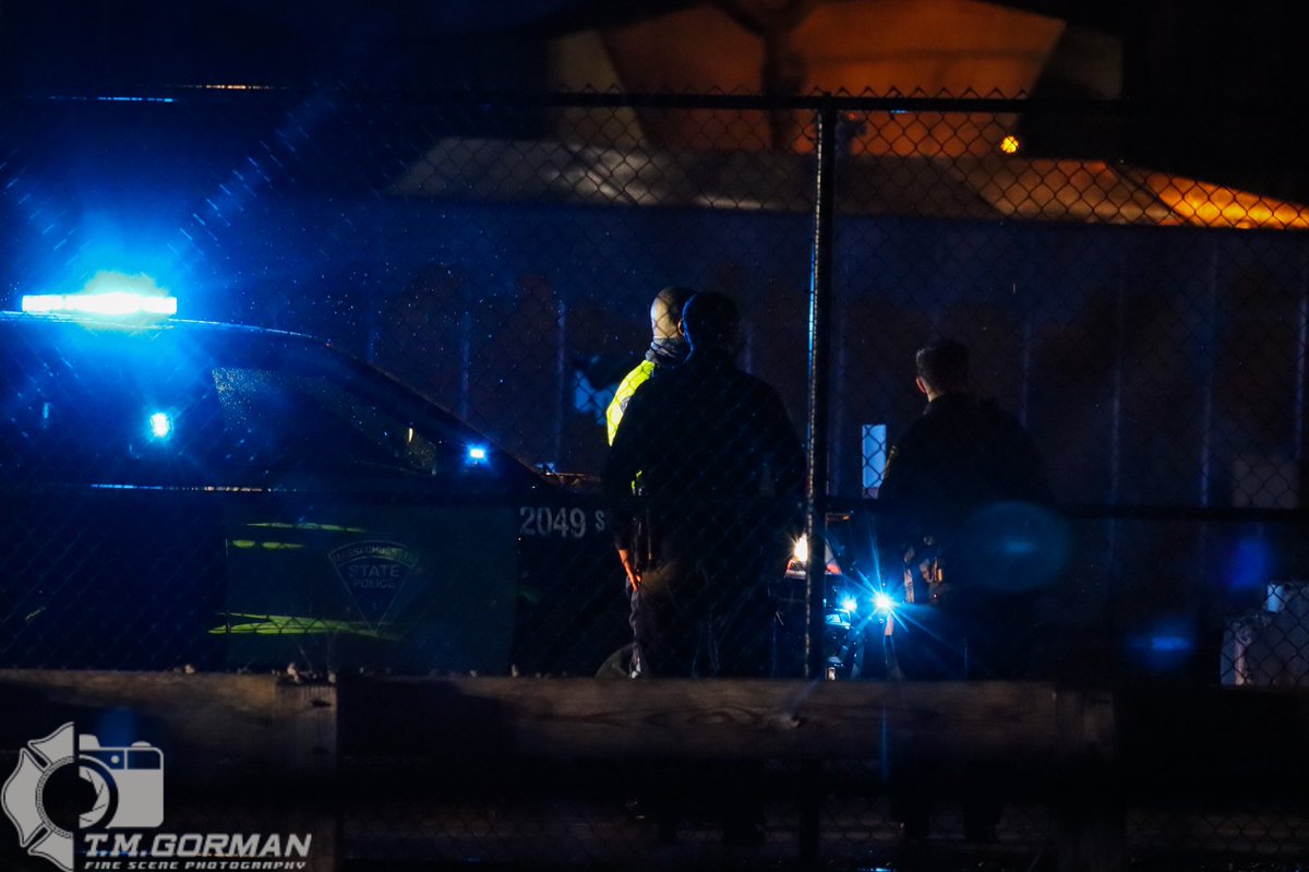 TMGormanPhotos's tweet photo. Also tonight, @MassStatePolice had a car take off on them near the science museum and into science park. Car got stuck right next to the tracks in the gravel. @bostonpolice and @MBTATransitPD sent multiple units to assist as well. #breaking #boston #msp #bpd #transitpd https://t.co/2qccm3EhCM