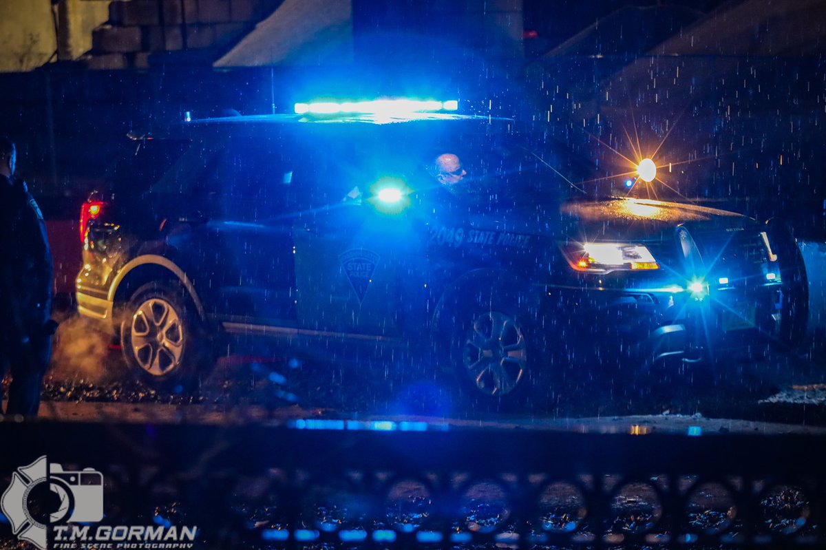 TMGormanPhotos's tweet photo. Also tonight, @MassStatePolice had a car take off on them near the science museum and into science park. Car got stuck right next to the tracks in the gravel. @bostonpolice and @MBTATransitPD sent multiple units to assist as well. #breaking #boston #msp #bpd #transitpd https://t.co/2qccm3EhCM
