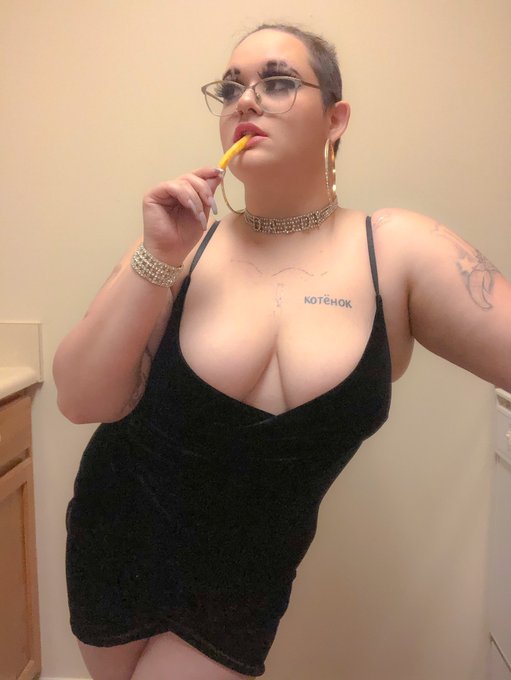 Sexy goblin hour starting in...3...2...1 . . . . #curvychick #twitchstream #drunk #LateNightTwitter https://t<a href="/tag/drunk"class="tags"><span>#drunk</span></a><a href="/tag/twitchstream"class="tags"><span>#twitchstream</span></a><a href="/tag/curvychick"class="tags"><span>#curvychick</span></a><a href="/tag/latenighttw"class="tags"><span>#latenighttw</span></a>