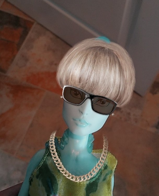 Berryveryart's tweet photo. So... Snapchat filters work on Gil & I,,,
He's like a discount kpop idol😂😂
#monsterhigh #monsterhighdolls #gilwebber https://t.co/KtQRlaiqD7