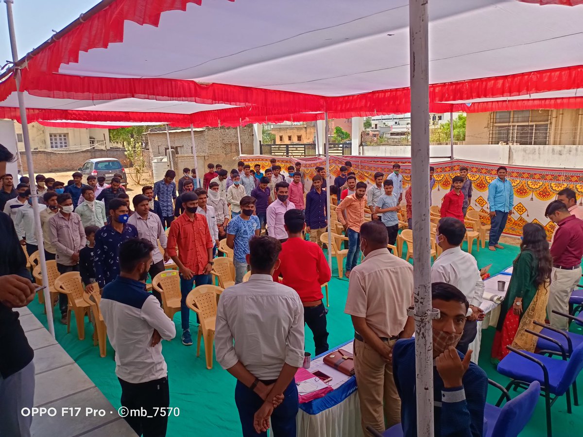 PanchabhaiMali's tweet photo. *🔥Mali Samaj Decade Dream  Development Project(2021-2030) અંતર્ગત માળી સમાજ શિક્ષિત યુવા રોજગાર અભિયાન)🔥* 
 વિધાર્થીઓને સચોટ માર્ગદર્શન આપવામાં આવ્યું.તેમની સ્કીલ ડેવલપમેન્ટ માટે વિવિઘ અયોજન બદ્ધ પગલાઓ પણ લેવામાં આવ્યા.
*મુખ્ય આયોજક* 
પાંચાભાઈ વી.માળી
(ચીફ ઓફિસર પાટણ નગરપાલિકા) https://t.co/3jRAETJGn2