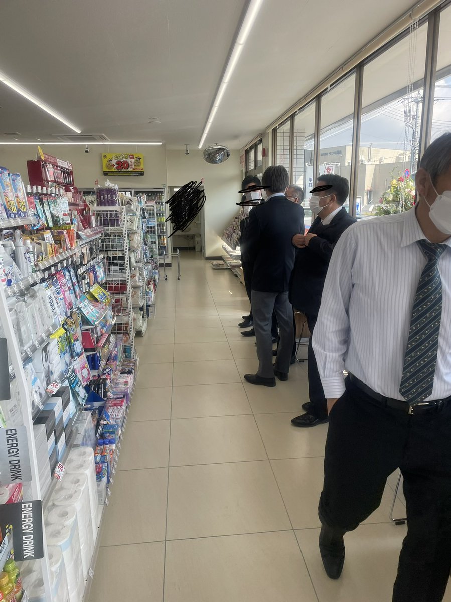 KatumiMav's tweet photo. ローソンポプラ西大寺浜店が今日がオープンだから楽しみに来たら
関係者が通路塞いでたのでクレーム入れた！
写真撮った時点で塞いでなかった
最終的に外で喋ってたけど、最初か外で喋れよ(´nωn`)
#ローソンポプラ #ポプラ https://t.co/nOxTXgC1G3