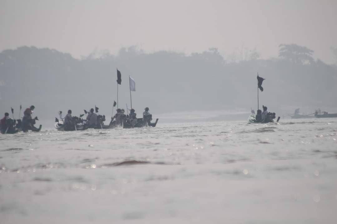 val_bearr's tweet photo. Peaceful strike against military dictatorship in Twantay township. STOP ABDUCTIONS #WhatsHappeningInMyanmar #Mar25Coup https://t.co/ePrK8u6zeG