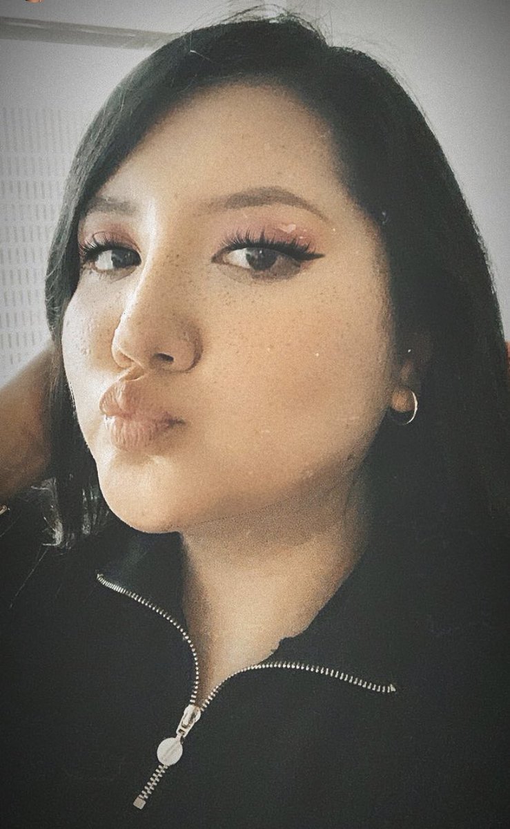 angry_guera's tweet photo. It is Aries season. And she is MY favorite Aries. 😌✌🏼❤️🌈 https://t.co/2lyRvmQ9z1