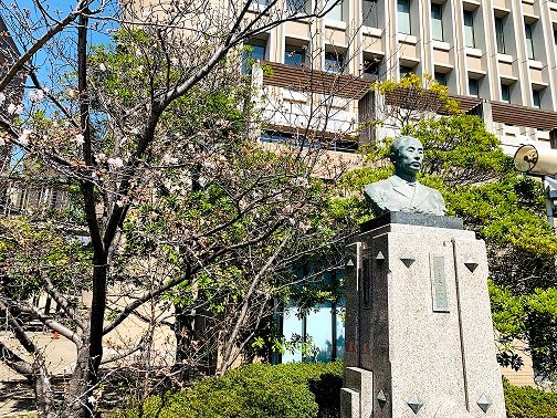 明治大学入学センター 大学ガイド22公開中 Auf Twitter 卒業式シーズンということで 御茶ノ水にも袴姿の学生さんがちらほら 明治大学の卒業式は明日26日٩ ˊᗜˋ و 卒業しても母校のこと忘れないでくださいね ノ 明治大学 卒業まであと1日 明治大学入学センター 大学ガイド22公開中 Auf Twitter 卒業式シーズンということで 御茶ノ水にも袴姿の学生さんがちらほら 明治大学の卒業式は明日26日٩ ˊᗜˋ و 卒業しても母校のこと忘れないでくださいね ノ 明治大学 卒業まであと1日
