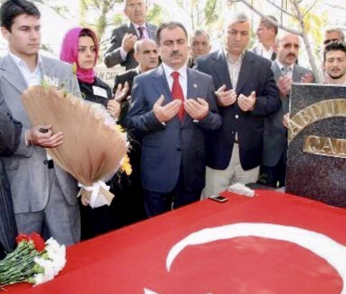 gokcencatli's tweet photo. Bazıları hiç ölmez... Onlara Şehit denir. #muhsinyazicioglu https://t.co/7xhxp5Qz9u