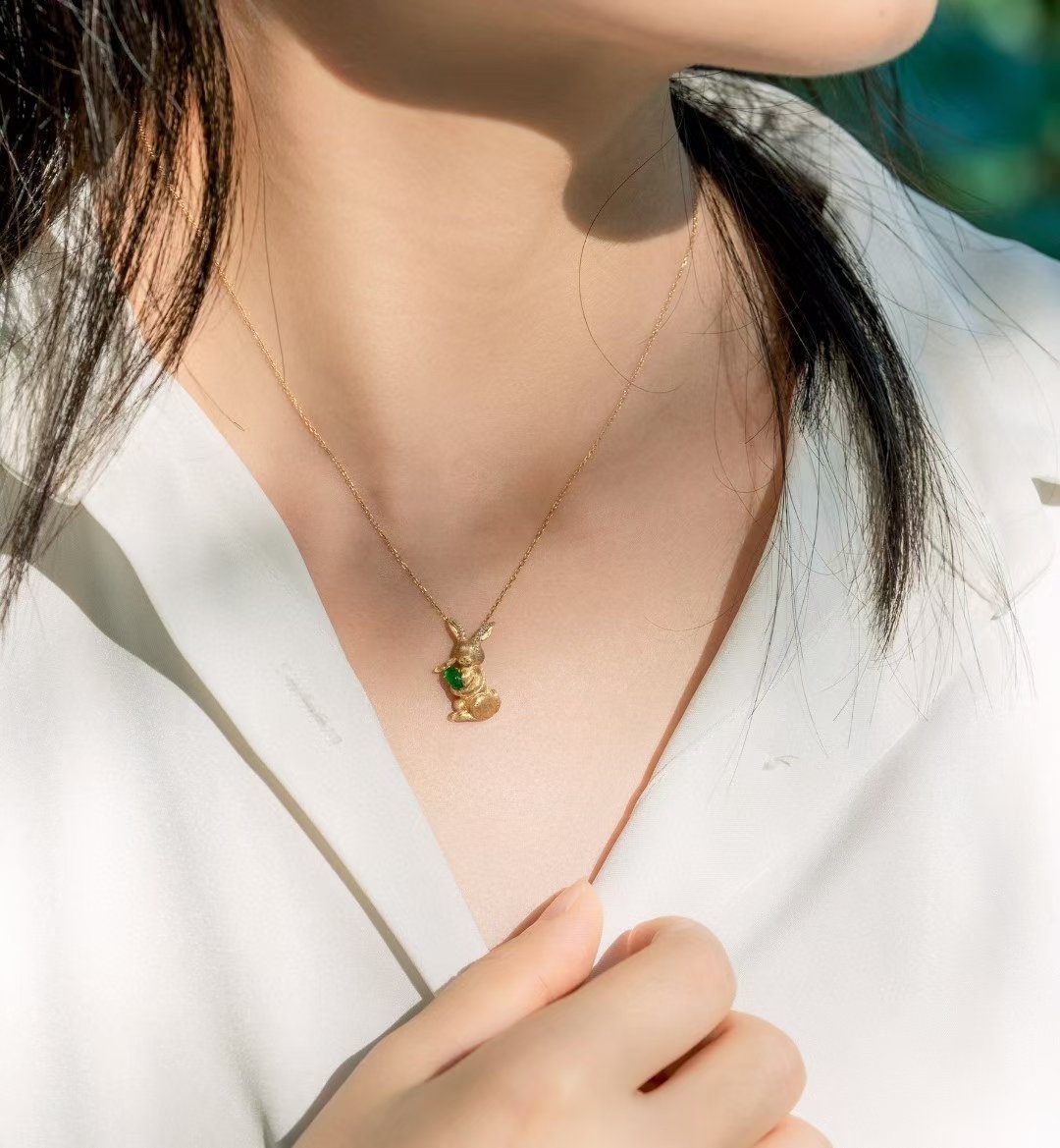 HXJewelry's tweet photo. Custom order - cute rabbit🐰 in solid 18k gold with genuine emerald 🥕 @HXJewelry https://t.co/C4OTguF8qE