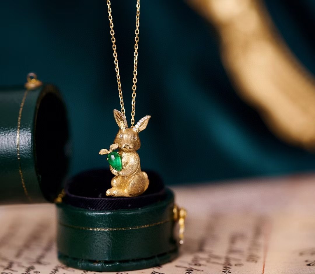 HXJewelry's tweet photo. Custom order - cute rabbit🐰 in solid 18k gold with genuine emerald 🥕 @HXJewelry https://t.co/C4OTguF8qE