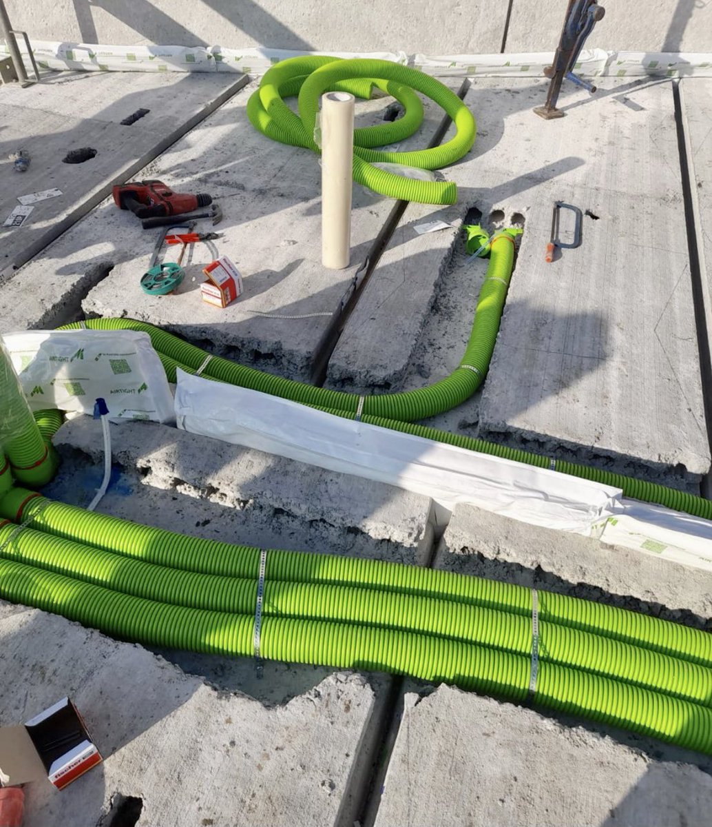 FIJN SAMENWERKEN met WTH Ubbink en <a href="/ERAContour/">ERA Contour | TBI</a> werken we op Soete Veste Bergen op Zoom ad voorbereidingen voor plaatsing van 65 iCEM's. De samenwerking loopt op rolletjes

#energietransitie  #samenwerken #icem #energiemodule #factoryzero