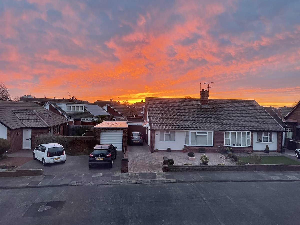 AdamsDash1's tweet photo. A beautiful sunrise this morning here in the North East.
Where do you come from and where is your favourite place to ride?
#adamsdash #cycling #favouriteride https://t.co/bP8nXdRbZ0