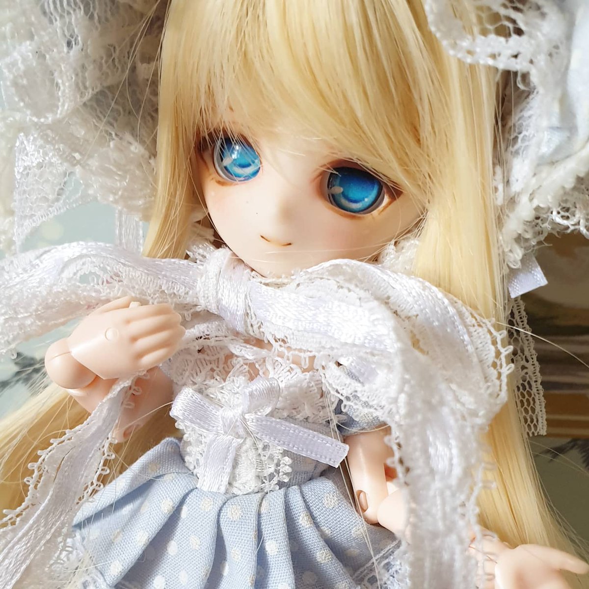 sweetalice's tweet photo. My little girl ♥

Doll
Body : Paraboccle (change to woman body part)
Head : S-Angela (Parabox hand painted  E)

Outfit
Dress &amp; Bonnet : Little Pullip+ Aquel
Sock : Parabox 
Shoes : Obitsu (for Obitsu11)

#Paraboccle  #Parabox  #S_Angela #Doll #TinyDoll #LolitaFashion https://t.co/ZWrjtAjNEa