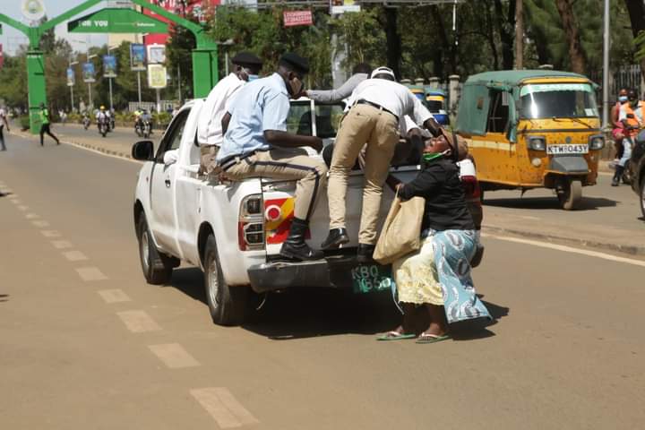 Khalid66227640's tweet image. Governor #NYONG’O suspends Kisumu enforcement officers who dragged a hawker on tarmac pending investigations.