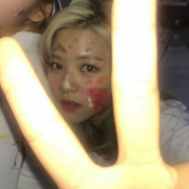 oit, ku baru buat akun , egk ada niatan buat mutualan sma arpi jeongyeon stu nie kitu? 
mutualan ? rt
fmbst ? dm
#roleplayer #rootrp #roleplayerindonesia #roleplayerkpop #Rpw #roleplayerindo