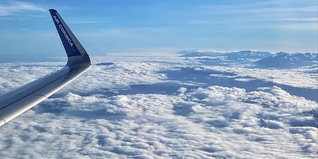aircorsica's tweet photo. ✈[La photo du hublot]✈ : vivez le ciel en présentiel avec Air Corsica ! Partagez avec nous vos photos de hublot!
Enjambez la Méditerranée ➡ https://t.co/OhdQ3pabGO 🧳🧳🧳 
📷 looo_looo
#windowpic #photoduhublot #sunnyisland #corse #corsica #traveltocorsica #corsicanlife https://t.co/M5e0b11jod
