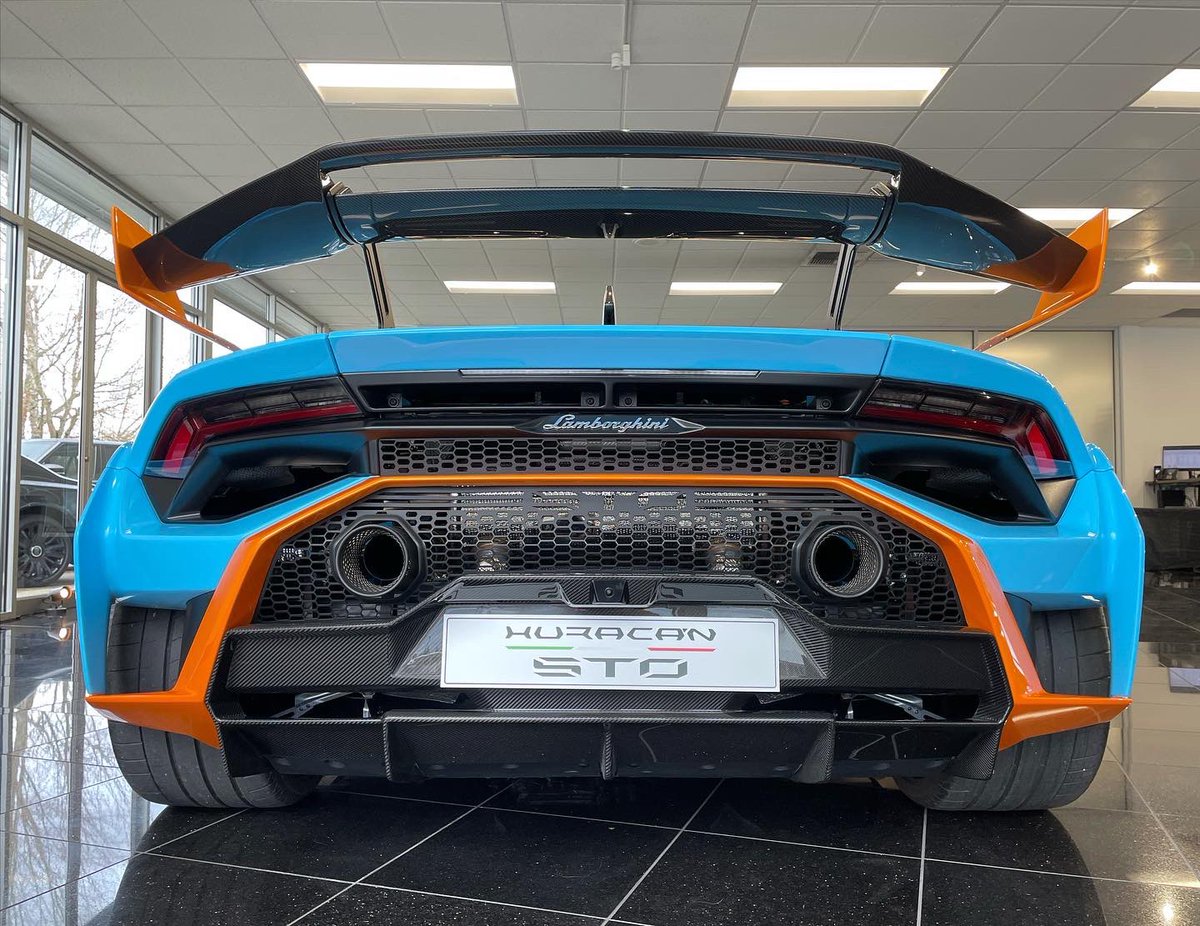 jameijune's tweet photo. The new Huracán STO: the ULTIMATE Hurácan and one of my favorite cars... in my favorite color combo! 🏎🧡💙

Check out @beautyandkeys’ video! 🤩

#beautyandkeys #lamborghini #lamborghinihuracan #lamborghinihuracansto @Lamborghini @Lambo_Bellevue @LamborghiniUAE1 https://t.co/ftEo1gNrTV