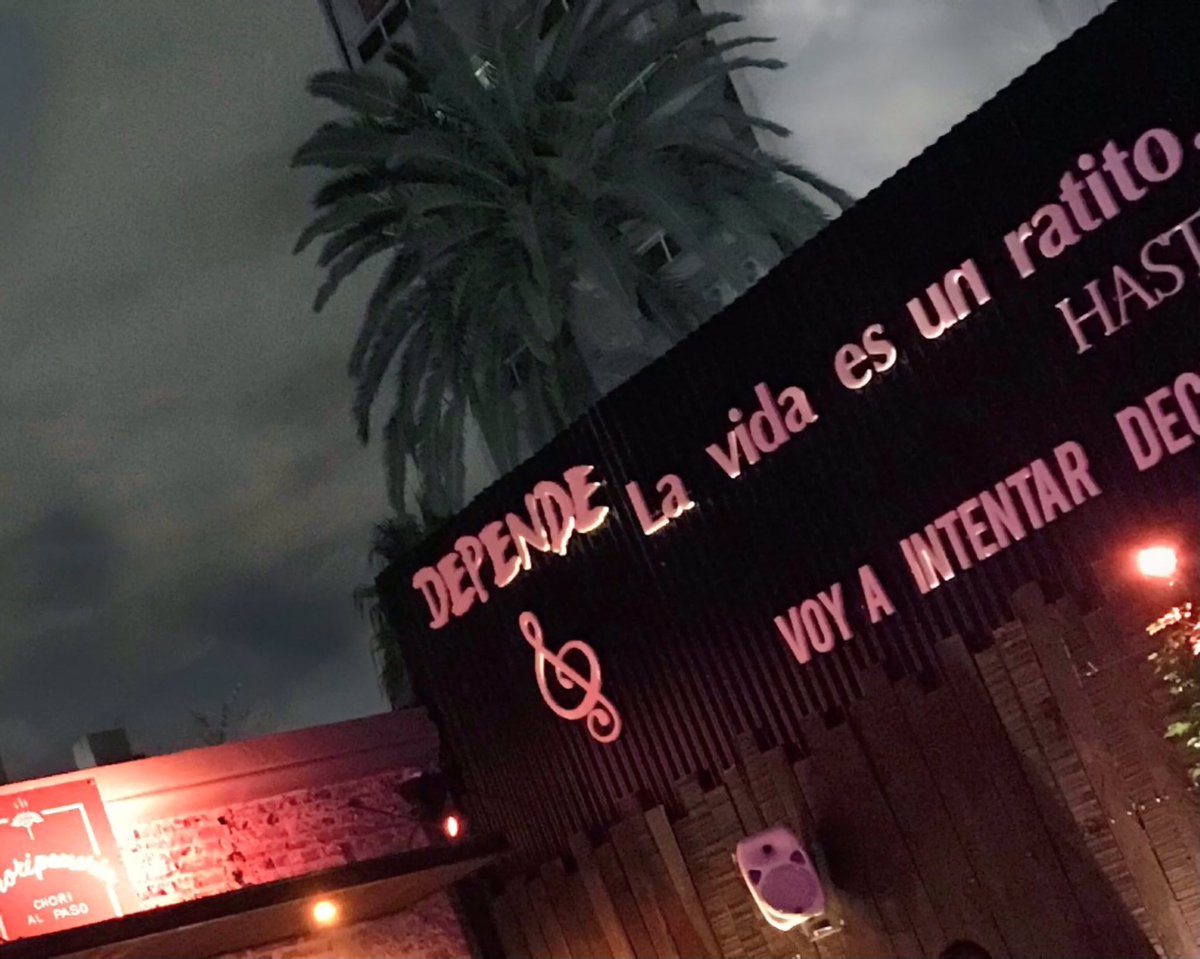 natisnunez's tweet photo. ...dicen que “la vida es un ratito” y yo los quiero todos con un vino y bajo el cielo... 
#bdg #bodega #laslomitas #bar #wine #redwine #nicasia #nicasiawineyards #nicasiamalbec #redblend #catenazapatabodega #redblends #nightphotography #skyphotography #sky #lomasdezamora https://t.co/JJOLxZB4KT