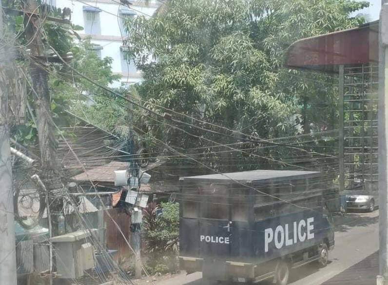Kamarkyi, Thuwunna, Thingangyun, Yangon: 

• Khit Thit Media report: 2 civilians have been killed by Terrorists (#Myanmar security forces)

• At least 5 civilians have been abducted

#WhatsHappeningInMyanmar #MilkTeaAlliance #Mar25Coup