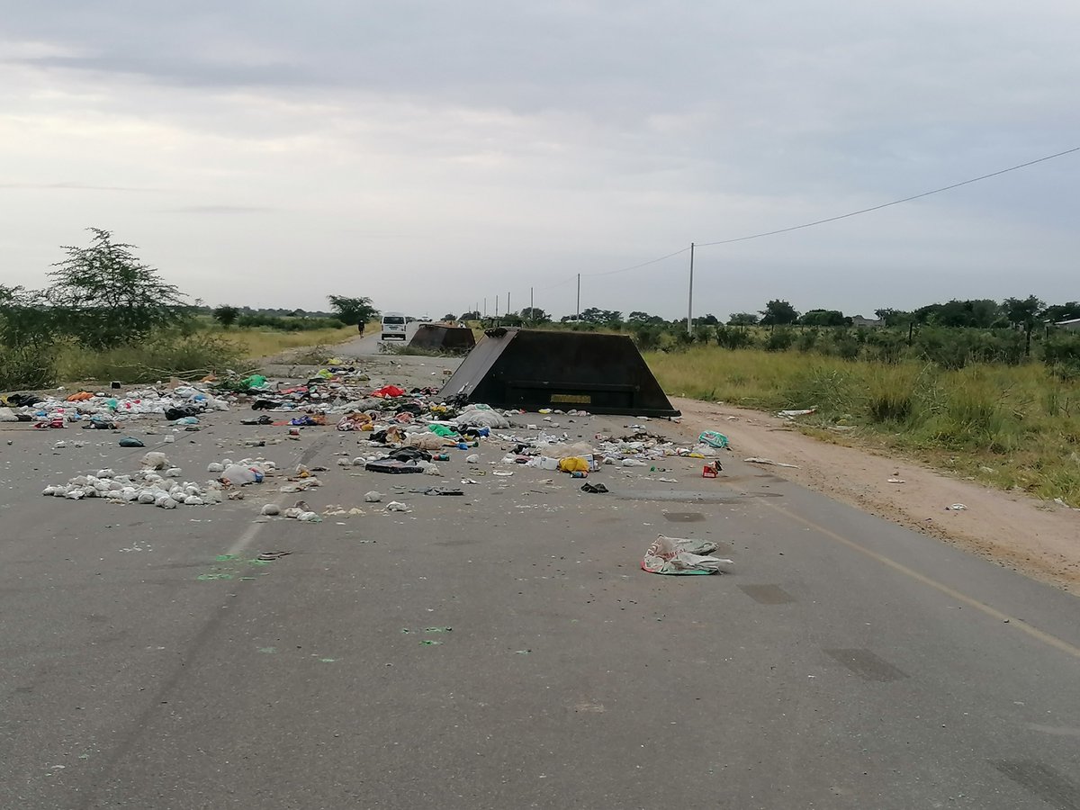 SANParksKNP's tweet image. R536 Hazyview - Kruger Gate Road is open but plenty of debris, soil heaps, etc at Belfast junction. Travel with caution.