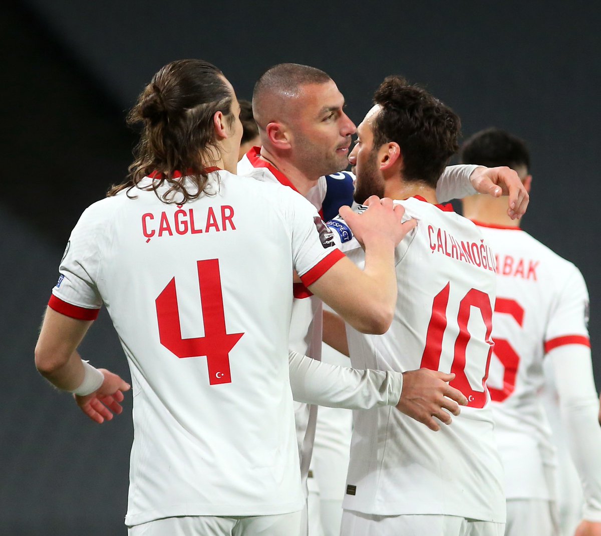 mertokel1905's tweet photo. Günaydın büyük Galatasaray ailesi ,
Günaydın gerçek evin oğulları ❤️🤍 #millitakim #evinoglu https://t.co/Aor5CQNalk