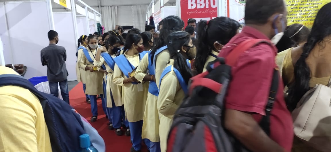 ICEFoundation1's tweet photo. ICE Foundation celebrated #womenday2021 #msme #odisha trade fair by distribution of #sakhi #biodegradable #sanitarypads #girl #students of Odisha Adarsha Vidyalaya Nayagarh supported by @swatibedekar https://t.co/nzieWCzTpw