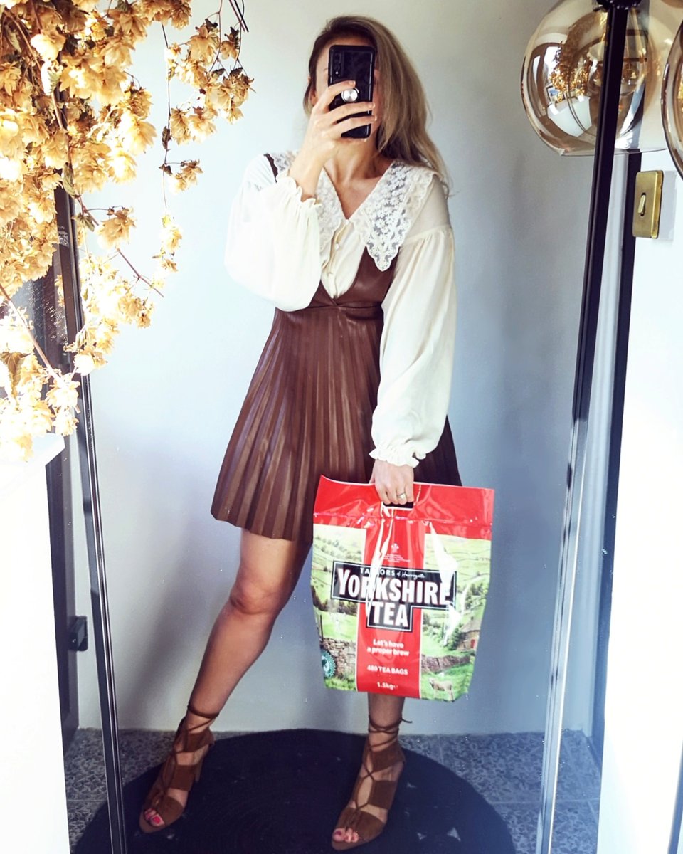 MsShannonBerry's tweet photo. The only bag I've needed for the past 12 months. @YorkshireTea -  perfect for any occasion... even the non-occasions, and there have been plenty! #ChanelWho https://t.co/SFQwLQ9qGa
