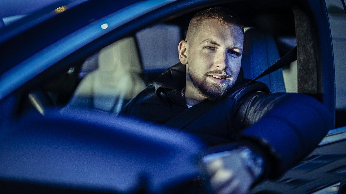 Cagno0Di's tweet photo. Shooting day with Jonsen and his Tesla 
@JOnes9424

#sony #tesla #säntis #Switzerland #shooting #car #trend #modern #driving #portrait #photography #model #electric https://t.co/9er2tZ5AsM
