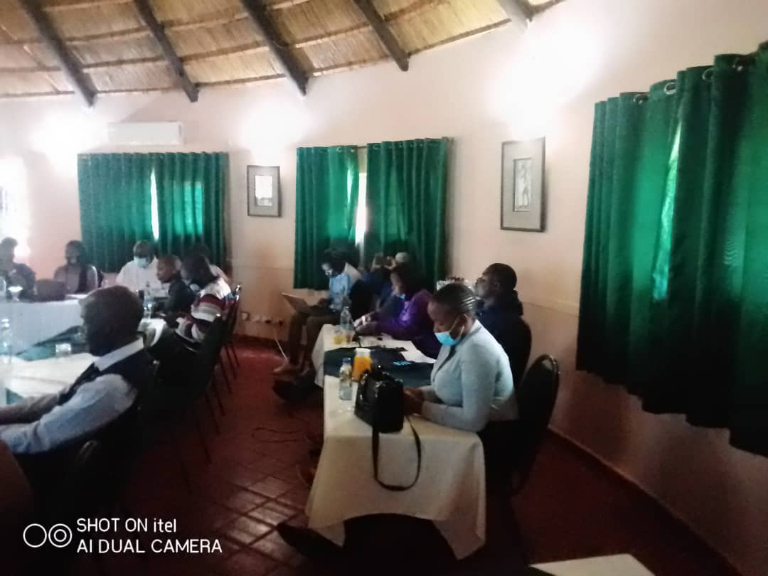 OpenResidents's tweet photo. Day 2 in Macheke-CSOs interface ...@sikefula @tapiwachengeta @OpenCouncilMra https://t.co/yjG4m1H582