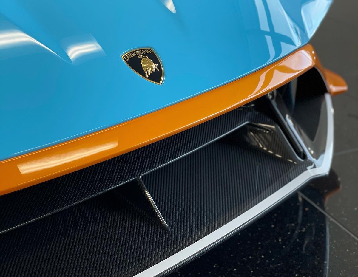 BeautyAndKeys's tweet photo. Raise your hand if you’re OBSESSED with the ultimate #Lamborghini #Hurácan &amp; this color combo! 
🙋🏻‍♀️🙋🏼‍♀️🙋🏽‍♀️🙋🏾‍♀️

Take a closer look of this incredible new #HurácanSTO 🎥 (https://t.co/gnwebtj4UX). 

#lamborghinihuracan #lamborghinihuracansto @Lambo_Bellevue @Lamborghini @oglamborghini https://t.co/pSNI2f8wKu