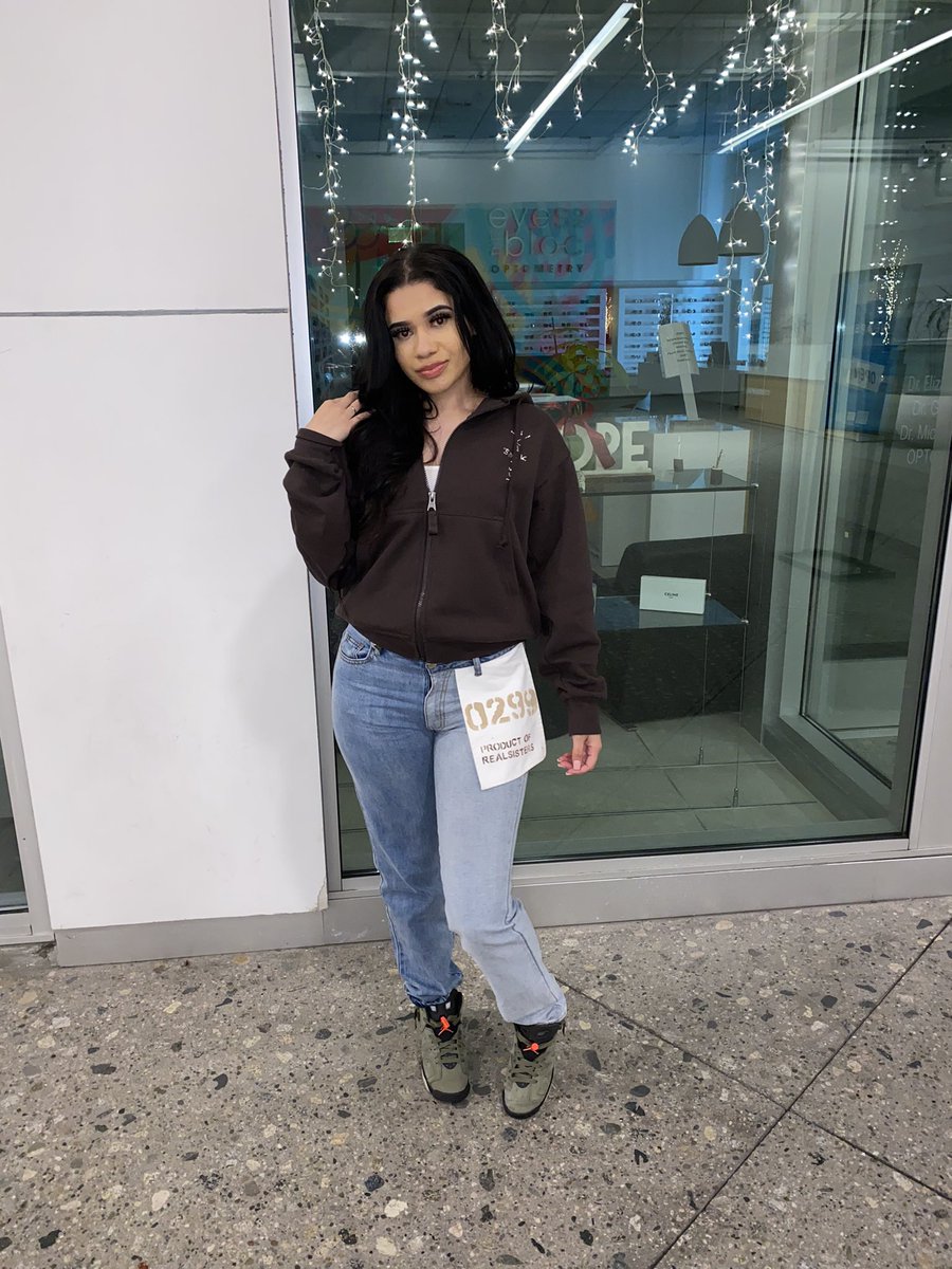 megpeg415's tweet photo. Use my discount code “moneyymeg” for 15% off any purchase $100 and up on https://t.co/m1Oaci45g1 https://t.co/83K1k94naw