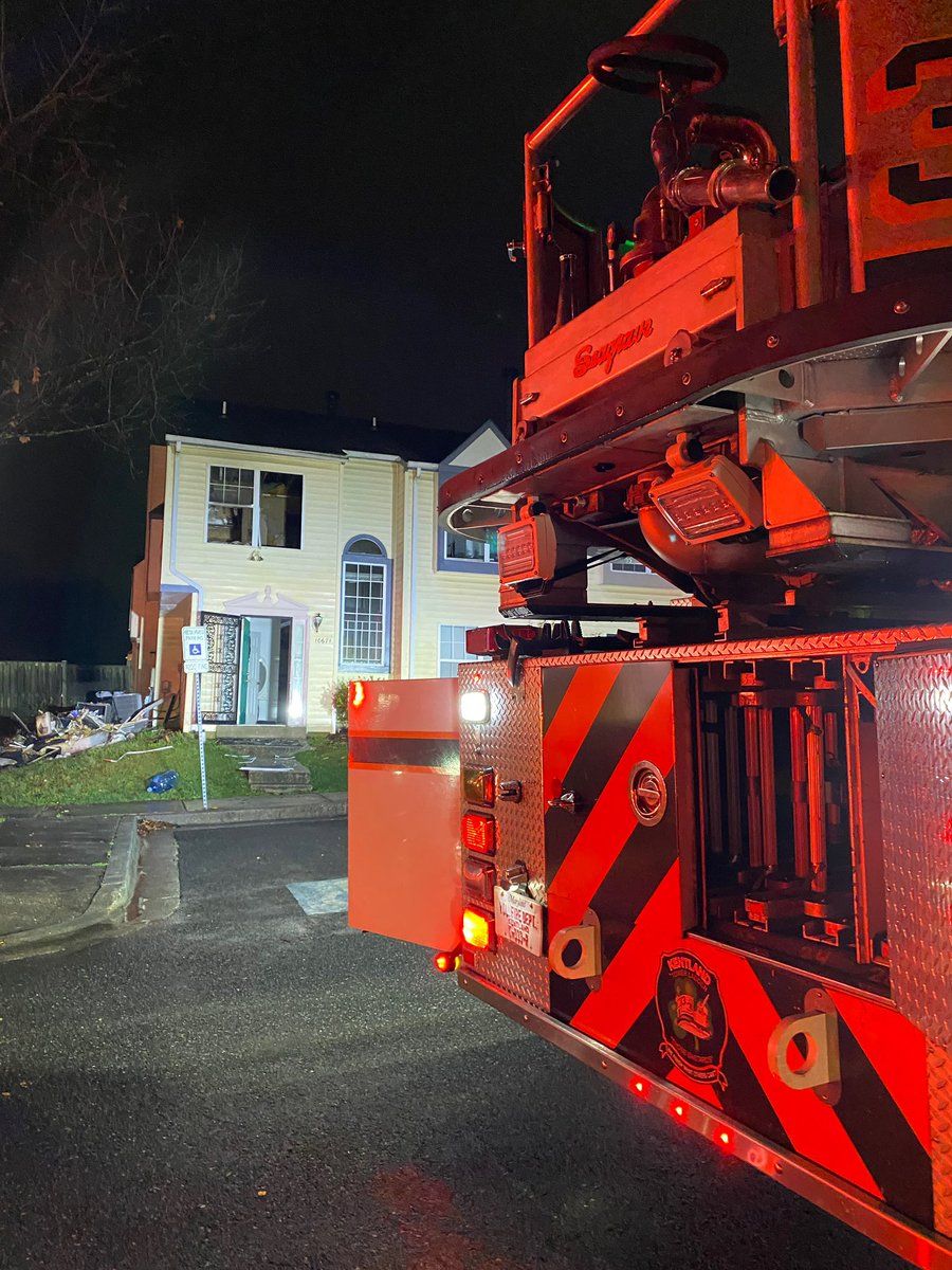 Kentland33's tweet photo. #Engine332 and #Tower33 operated as the 3rd due Eng and 1st due Trk on this 46 house fire tonight. #Chief33 had Division 2 https://t.co/w3Hq8I4DFr