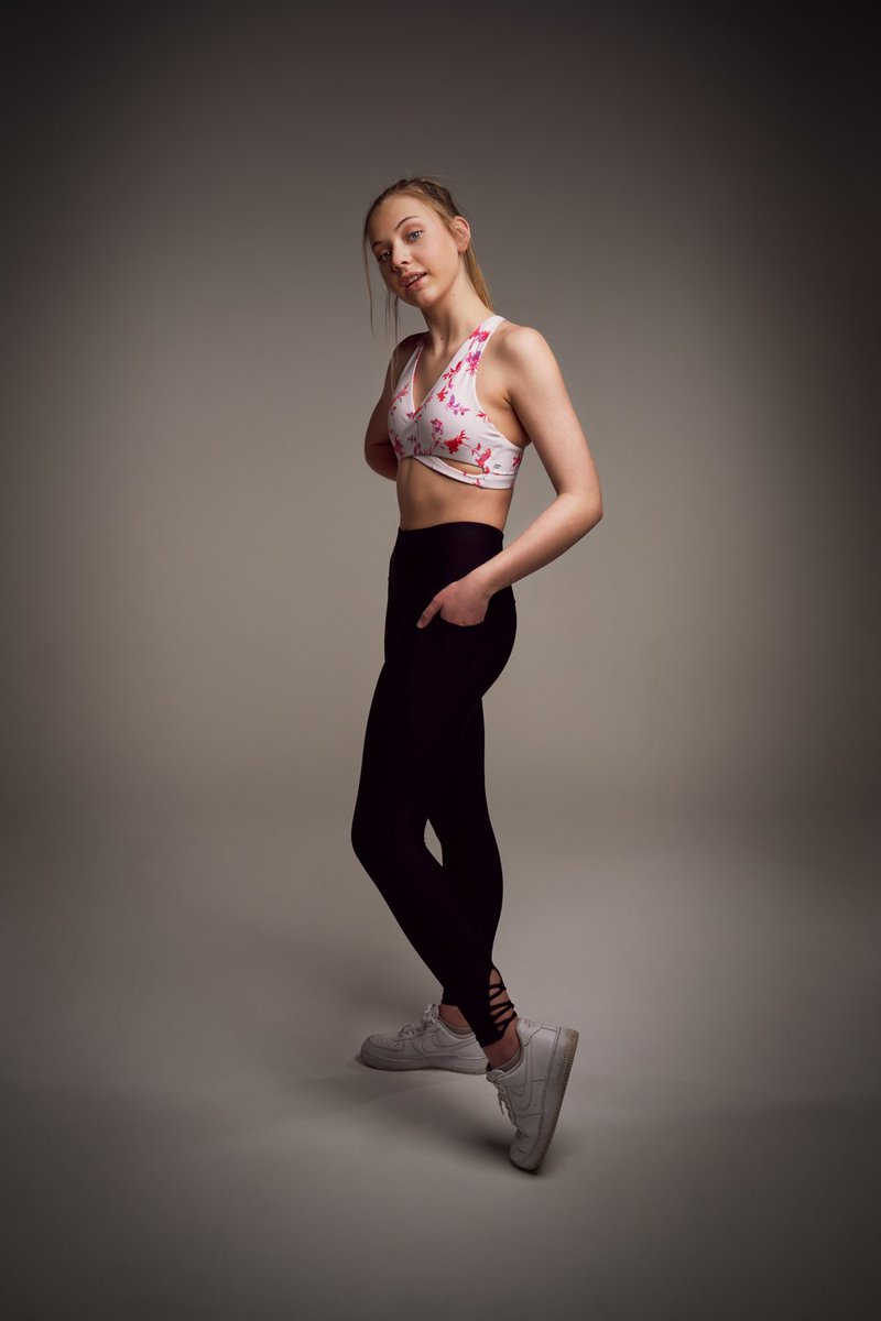elmererana's tweet image. Some snaps from a posing workshop for models. With Brooklyn, Bella, Maaike, and Jaya - with Jaida Stewart as their posing coach. #modeldevelopment #model #photoshoot #portraits