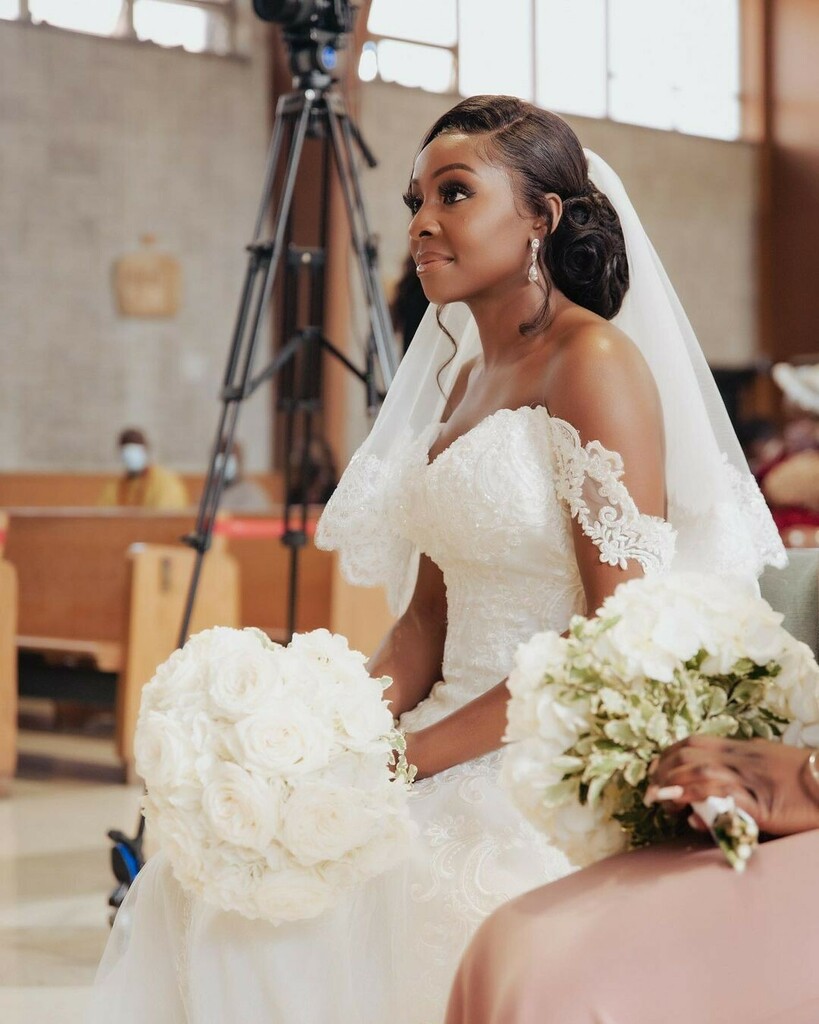 BellaNaijaWed's tweet photo. She's so stunning

#adaplusikechi

Photography: @teamdfams
Makeup: @juicylooks_mua
Hair: @itsmisswu 

#BellaNaijaWeddings https://t.co/O7uTXzg6IJ https://t.co/1JbmeoiPxB
