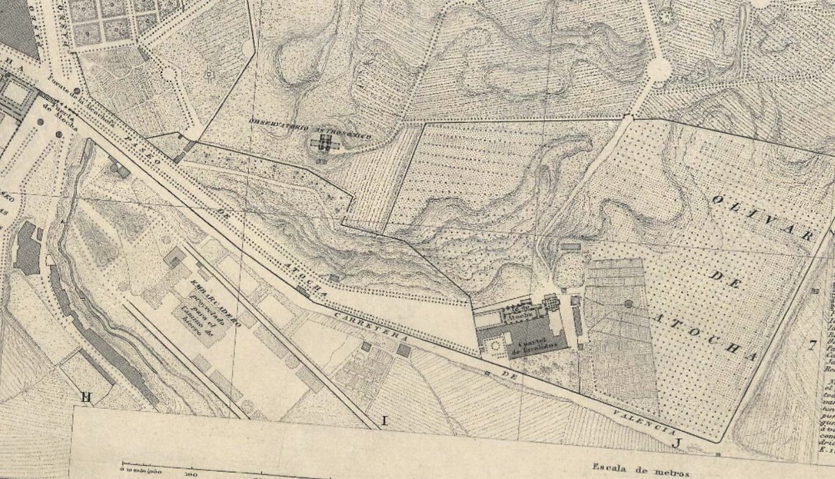 Pennypol's tweet photo. Desde Atocha. Al fondo a la izquierda, el edificio del Observatorio Astronómico en el Cerrillo de San Blas de El Retiro.  A la derecha, antigua basílica de Atocha cuando era Cuartel de Inválidos. Hacia 1857. Col. @JavierRomeu7. Parcelario de 1848. #inéditas https://t.co/RKGiLbGpAF