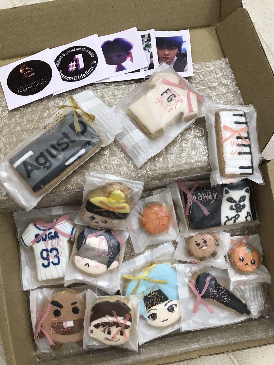 _zzzae__'s tweet photo. finally they’re here🍊
super duper cute and can’t decide to eat which one first hehehe
thanks @Beesuan2 for packing them so well and the stickers🏆
#BeesBakeFeedback https://t.co/ndgWh8lWWM