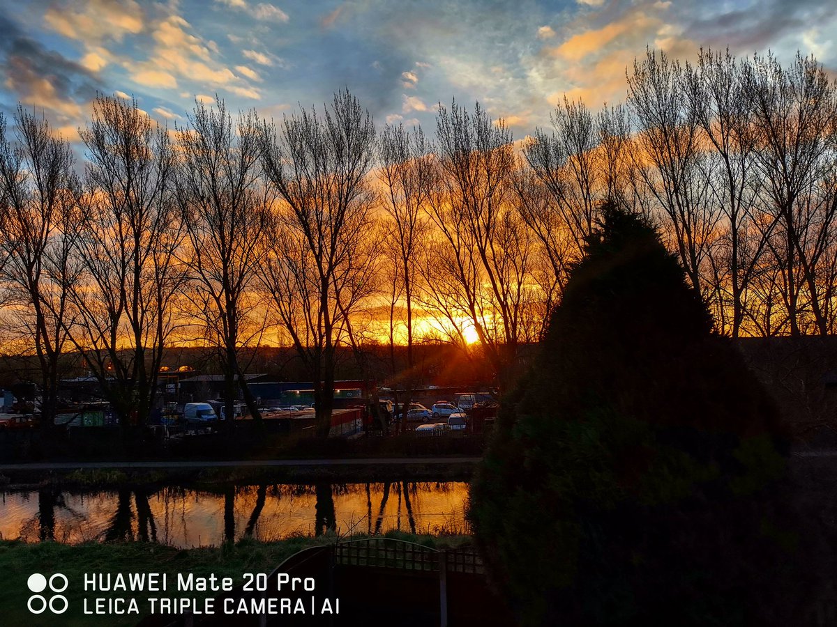 justin_kadafi's tweet photo. Sunrize #peepinsun #sunrisedaily #sunrisevibe #LoveMyHuawei #CapturedonHuawei #mate20pro #mate20prophoto #mate20pro_camera #Huaweimate20Pro #huaweiphoto #RedLyfe #redflu #purpletwitter https://t.co/IgghVxOfqC