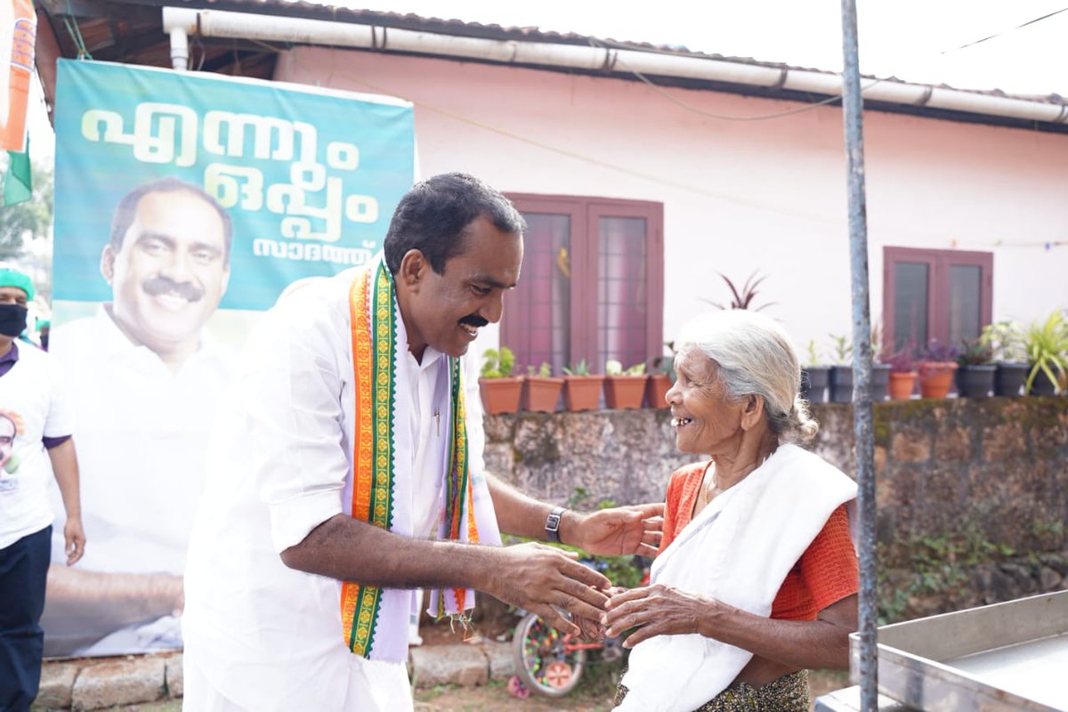 aluvamla's tweet photo. എടത്തല പഞ്ചായത്തിലെ പര്യടന വേളയിൽ.
#Edathala https://t.co/D4dsKfFDhE