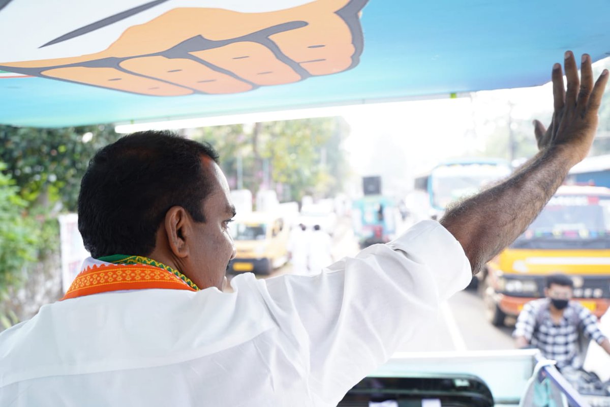 aluvamla's tweet photo. എടത്തല പഞ്ചായത്തിലെ പര്യടന വേളയിൽ.
#Edathala https://t.co/D4dsKfFDhE
