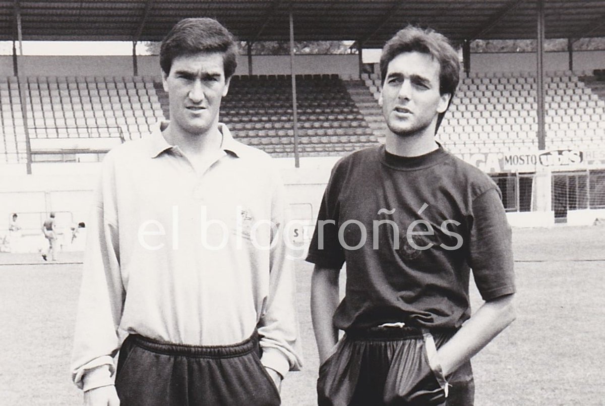 elblogrones's tweet photo. El 25 de marzo de 1990, tal día como hoy hace 31 años, el capitán del @CD_Logrones, Nacho Martín (a la derecha, junto a Herrero), se rompió la tibia de la pierna derecha en Vallecas (0-2). El jugador tuvo que decir adiós a la temporada y tardó seis meses en recuperarse. https://t.co/KgJoY1UHp2