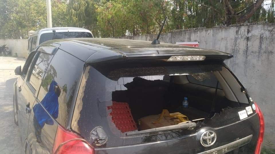 In #Taunggyi ,the Junta's Terrorist Group shot the civilians using both rubber bullets and live ammunition.3 were shot by live ammunition, one was shot to the head and died on the spot and many were injured.
#WhatsHappeningInMyanmar
#Mar25Coup