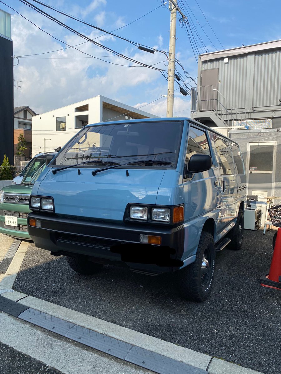 Ae101gC's tweet photo. 雨がやんで暖かくなり心地よい午後。
しかし今日は懐かしいのを良く見る日。
デリカスターワゴンP25W
#デリカスターワゴン
#P25W https://t.co/M26Y72Od7F