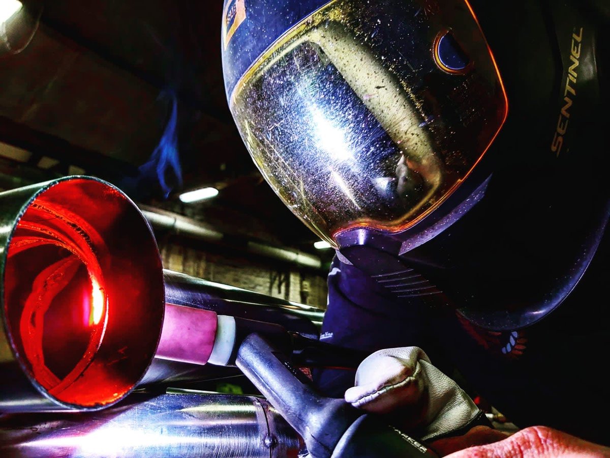 Contactfabs's tweet photo. Who doesn’t love an action shot 🧑🏼‍🏭💥
Adam, our manager showing off his Tig welding skills.

#contactfabrication #fabrication #contactfabs #shoplocal #bespoke #yourvision #ourinspiration #familyrunbuisness #steel #workingtogether  #recommendation #tigwelding #stainlesssteel https://t.co/5l2c6axxyq