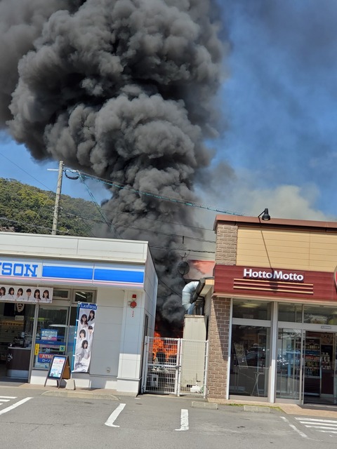 Chudu Media 長崎県長崎市畝刈町1617 ローソン 長崎畝刈町店付近から激しい黒煙あがる火災3月25日 長崎 火事 火はとても危険です みなさん 気をつけて T Co U2agcpj8su Twitter Chudu Media 長崎県長崎市畝刈町1617 ローソン 長崎畝刈町店付近から激しい黒煙あがる火災3月25日 長崎 火事 火はとても危険です みなさん 気をつけて T Co U2agcpj8su Twitter