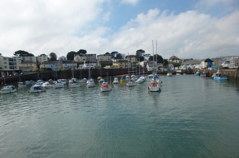 RJonTourUK's tweet photo. Devon is a stunning county in the West Country, it has a stunning coastline with many picturesque fishing villages and tourist resorts. The county also has Dartmoor and Exmoor for some great countryside for inland walking.

https://t.co/QOW1s4mrRY #earlybiz #Devon #staycation https://t.co/OyKVeHfcS5