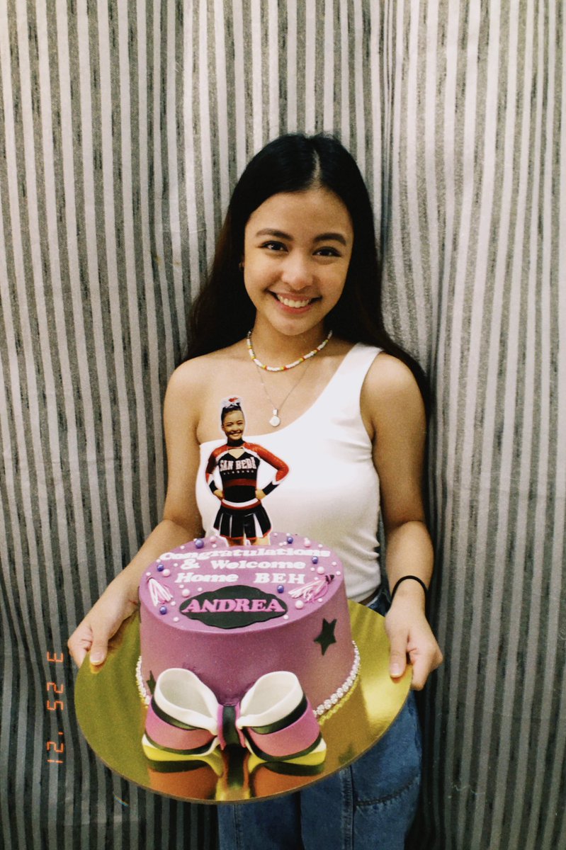 ANDILEYTE_OFC's tweet photo. I'm so happy hehe ily @iamandreaabayaa xoxo

@SweetAndi_03
@Jo_Andilion
@_AndreaAbaya08 

WELCOME HOME ANDREA https://t.co/aXudtROAcn