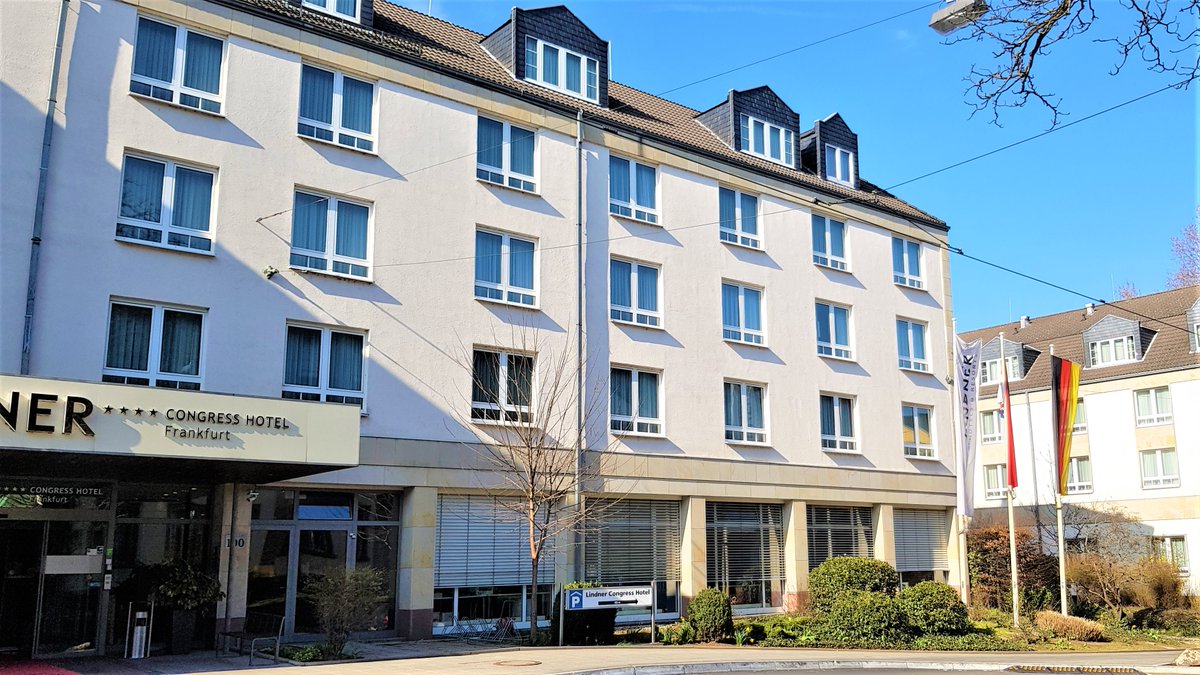 Endlich wieder ein Tagungshotel! Wer hätte das gedacht: Bei schönstem Frühlingswetter ein Tagungshotel von INNEN zu sehen, kann richtig anregend sein! Die #LegalLive-Moderation meines Chief Compliance-Officer-Panels hat’s möglich gemacht …